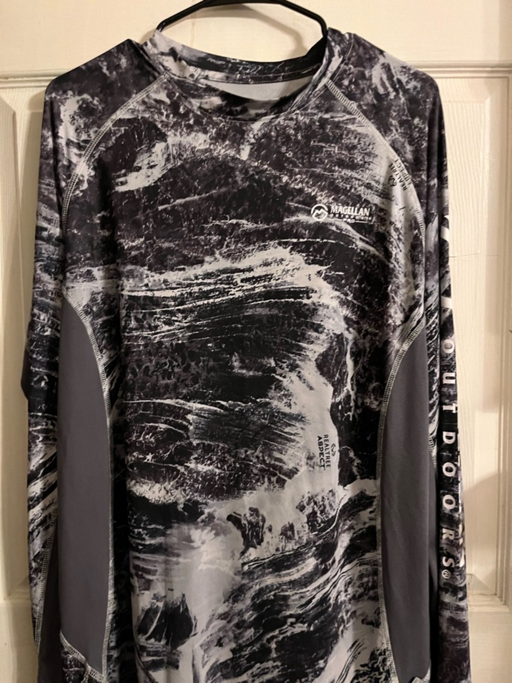 Magellan Outdoors Black and White Marble Performance Long Sleeve